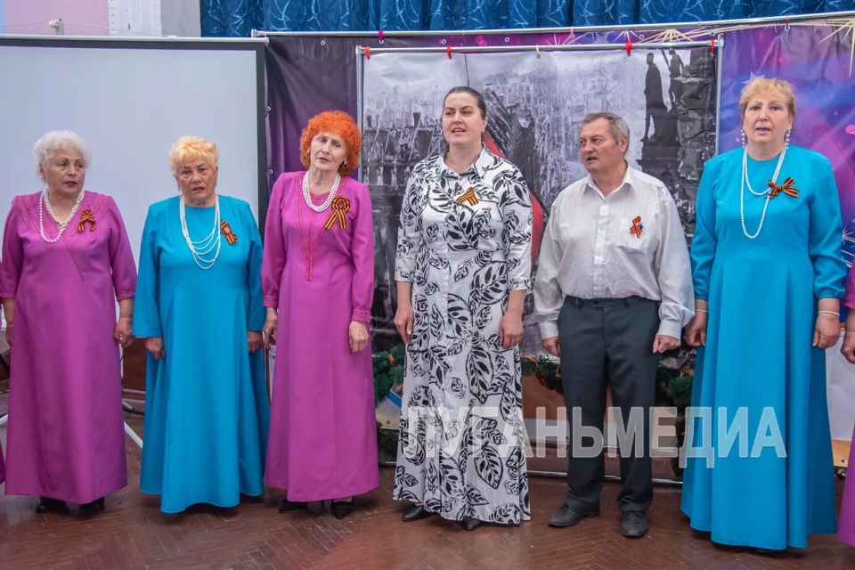 В Луганске слушатели Университета третьего возраста встретились со школьниками В Луганске слушатели Университета третьего возраста встретились со школьниками