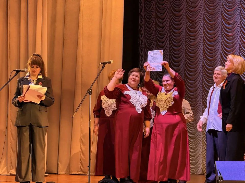 В Антрацитовском центральном городском Дворце культуры имени В. И. Ленина состоялся IV муниципальный многожанровый военно-патриотический фестиваль-конкурс "Солдатское братство" В Антрацитовском центральном городском Дворце культуры имени В. И. Ленина состоялся IV муниципальный многожанровый военно-патриотический фестиваль-конкурс "Солдатское братство"