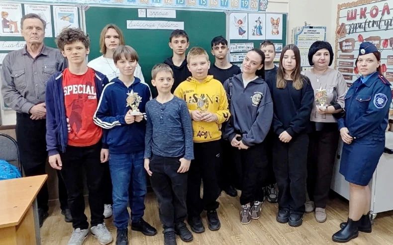 ОБЗОР ПРЕССЫ «ДОНБАСС ВОСТОЧНЫЙ»: Игра в шахматы - и объединяет, и поддерживает