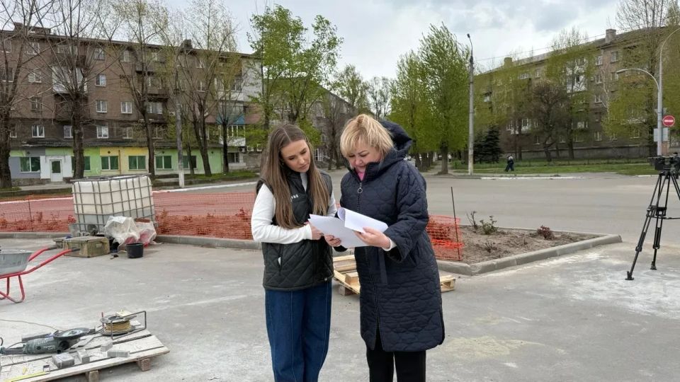 В Алчевске по народной программе Единой России восстанавливают Обелиск Победы В Алчевске по народной программе Единой России восстанавливают Обелиск Победы