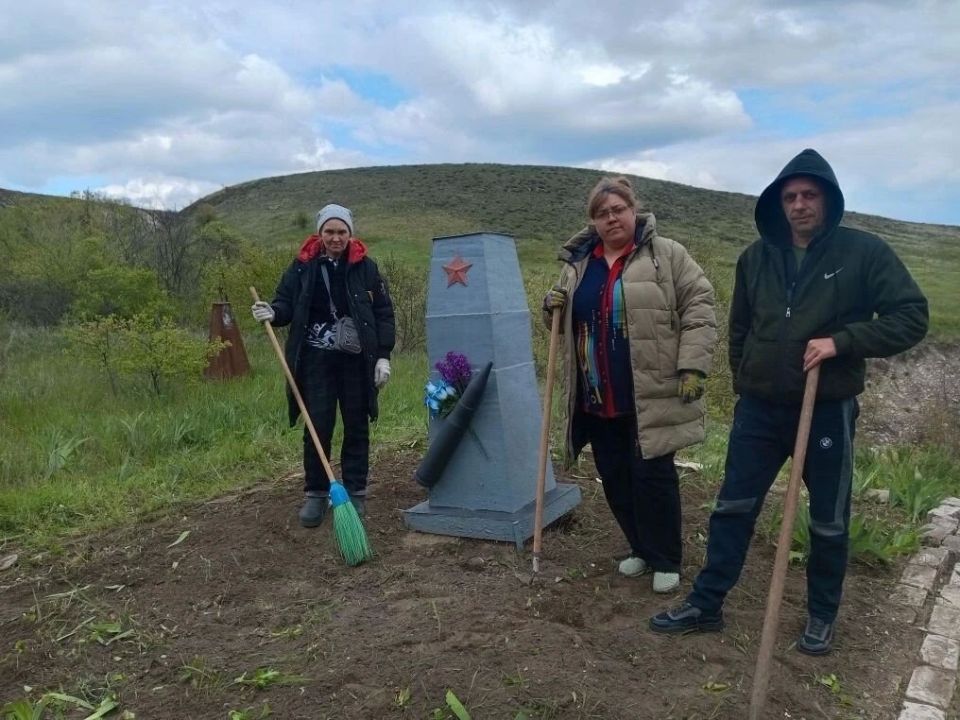 28 апреля в рамках национального проекта «Культура», направленного на популяризацию бережного отношения к историческому наследию, ежегодных благоустроительных работ, проводимых в округе ко Дню Победы, сотрудники отдела по... 28 апреля в рамках национального проекта «Культура», направленного на популяризацию бережного отношения к историческому наследию, ежегодных благоустроительных работ, проводимых в округе ко Дню Победы, сотрудники отдела по...