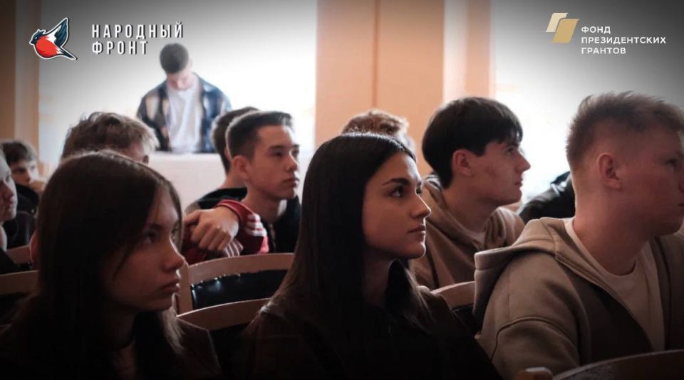 Молодёжка НФ провела агитацию в Колледже ФБГОУ ВО «ЛГУ им. В. Даля»! Молодёжка НФ провела агитацию в Колледже ФБГОУ ВО «ЛГУ им. В. Даля»!