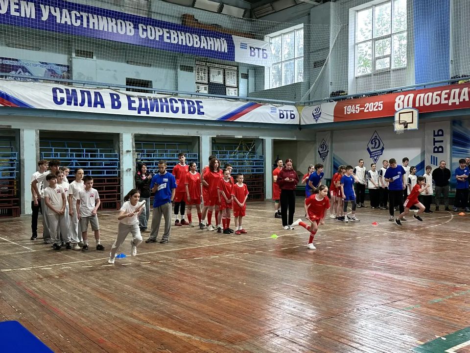 «Выбор сильных»: В Луганске прошли «Весёлые старты» среди школьников ЛНР «Выбор сильных»: В Луганске прошли «Весёлые старты» среди школьников ЛНР