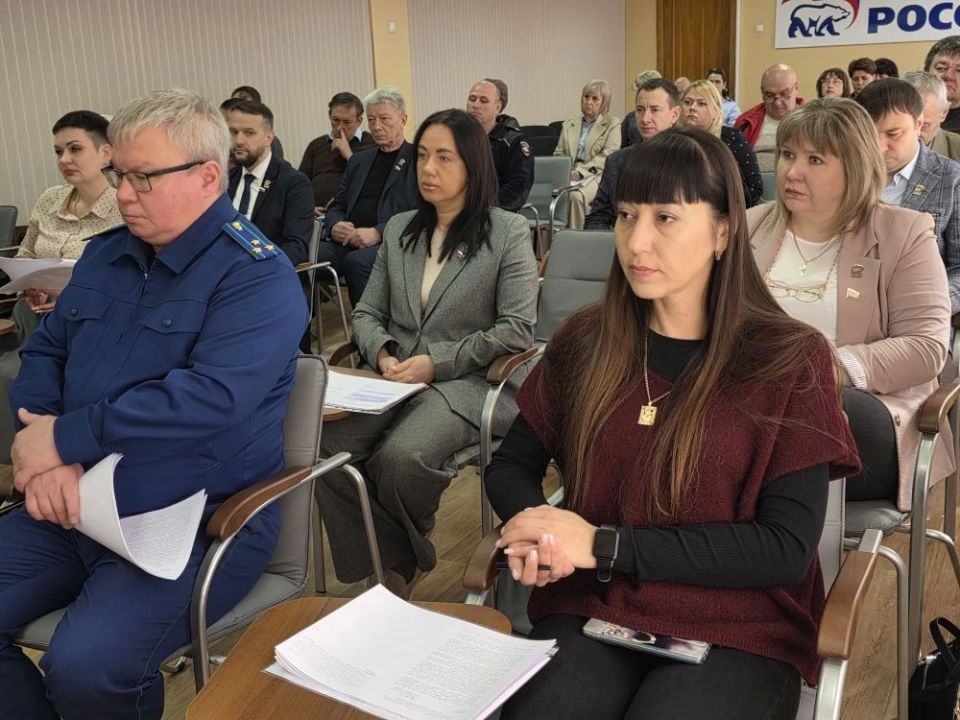 В Красном Луче состоялось заседание Совета городского округа В Красном Луче состоялось заседание Совета городского округа