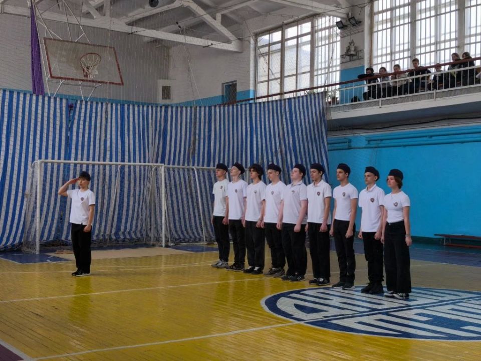 В стенах Кировской спортивной школы развернулись настоящие баталии – здесь состоялся муниципальный этап военно-патриотической игры «Зарница 2.0». Проект инициирован «Движением Первых» В стенах Кировской спортивной школы развернулись настоящие баталии – здесь состоялся муниципальный этап военно-патриотической игры «Зарница 2.0». Проект инициирован «Движением Первых»