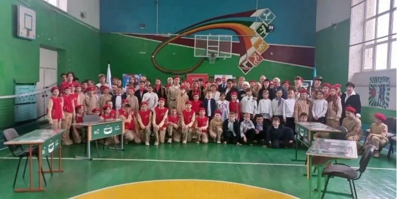 Свердловская средняя школа №9 в очередной раз присоединилась к Всероссийскому проекту «Парта Героя» Свердловская средняя школа №9 в очередной раз присоединилась к Всероссийскому проекту «Парта Героя»