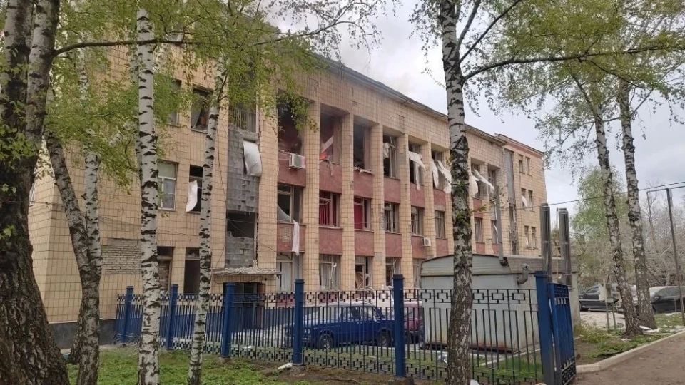 ВСУ ударили по администрации Марковского округа в ЛНР во время рабочего дня ВСУ ударили по администрации Марковского округа в ЛНР во время рабочего дня