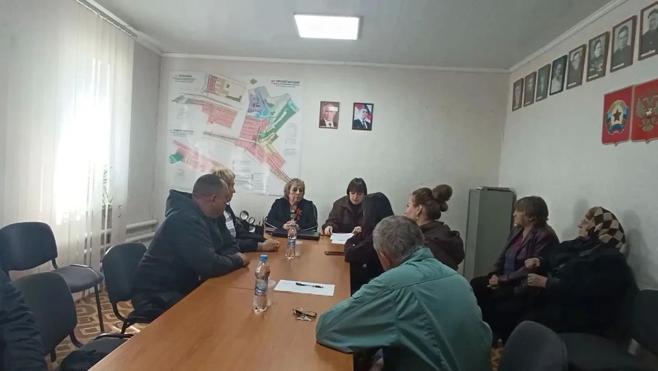Сегодня в здании отдела жизнеобеспечения пгт Ясеновский, пгт Пролетарский Администрации городского округа муниципальное образование городской округ город Ровеньки Луганской Народной Республики состоялось учредительное... Сегодня в здании отдела жизнеобеспечения пгт Ясеновский, пгт Пролетарский Администрации городского округа муниципальное образование городской округ город Ровеньки Луганской Народной Республики состоялось учредительное...