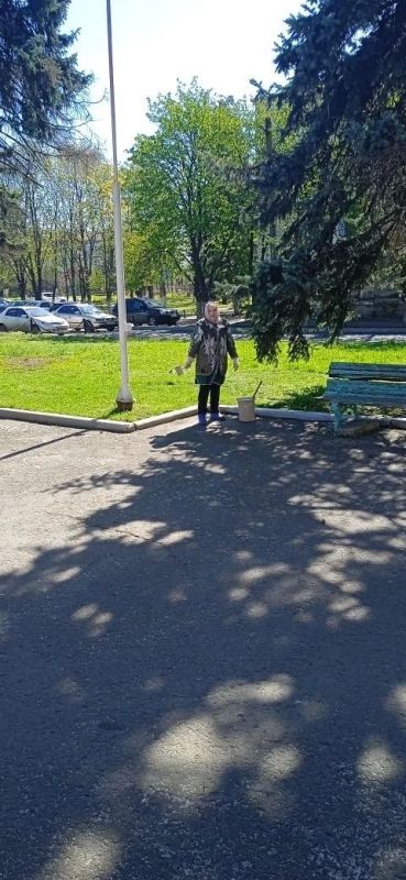 Сегодня в Детской школе искусств №1 царила атмосфера дружной работы и предпраздничного настроения Сегодня в Детской школе искусств №1 царила атмосфера дружной работы и предпраздничного настроения