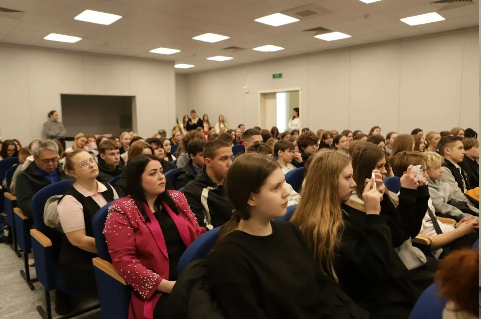 В Луганске прошла презентация Всероссийского семейного конкурса «Мама, почитай мне, а я нарисую» В Луганске прошла презентация Всероссийского семейного конкурса «Мама, почитай мне, а я нарисую»