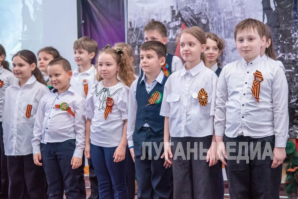 В Луганске слушатели Университета третьего возраста встретились со школьниками В Луганске слушатели Университета третьего возраста встретились со школьниками