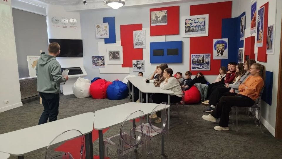 В Лутугинском районном доме культуры прошёл час памяти «Чёрная боль, чёрная быль» В Лутугинском районном доме культуры прошёл час памяти «Чёрная боль, чёрная быль»