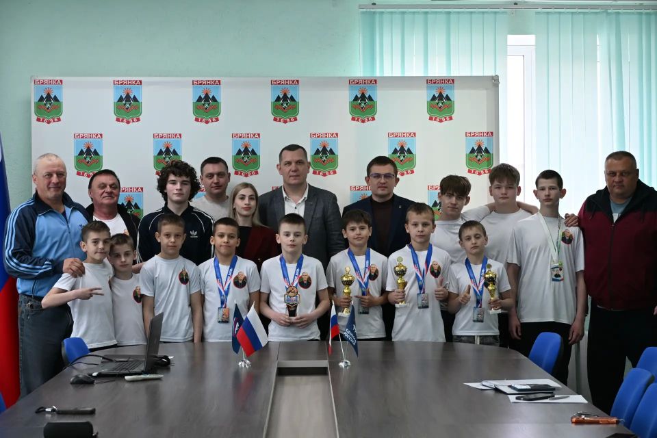 Гордость Брянки: встретился с юными борцами — призёрами турнира «Волжские дали» Гордость Брянки: встретился с юными борцами — призёрами турнира «Волжские дали»