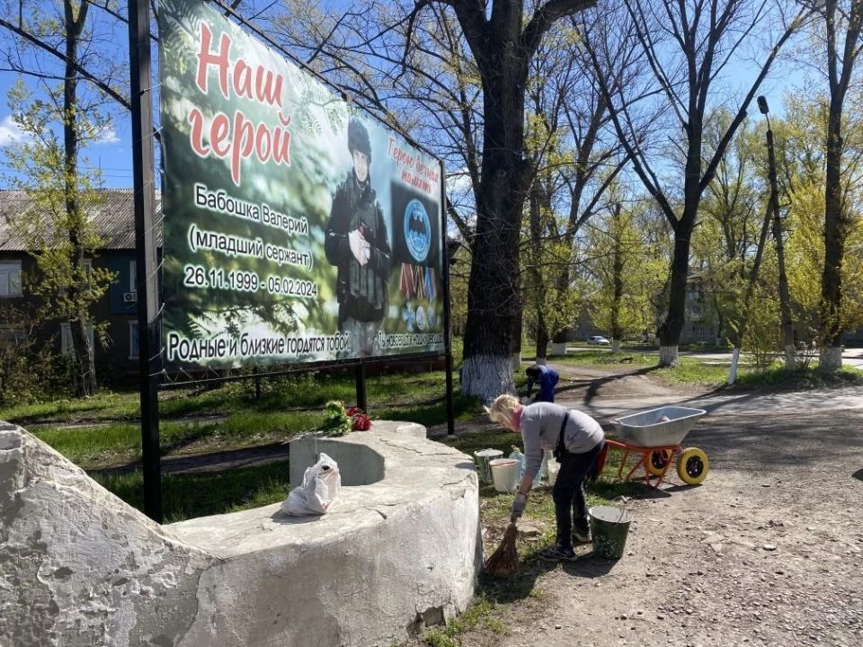 В Суходольске продолжаются субботники, направленные на благоустройство общественных мест В Суходольске продолжаются субботники, направленные на благоустройство общественных мест
