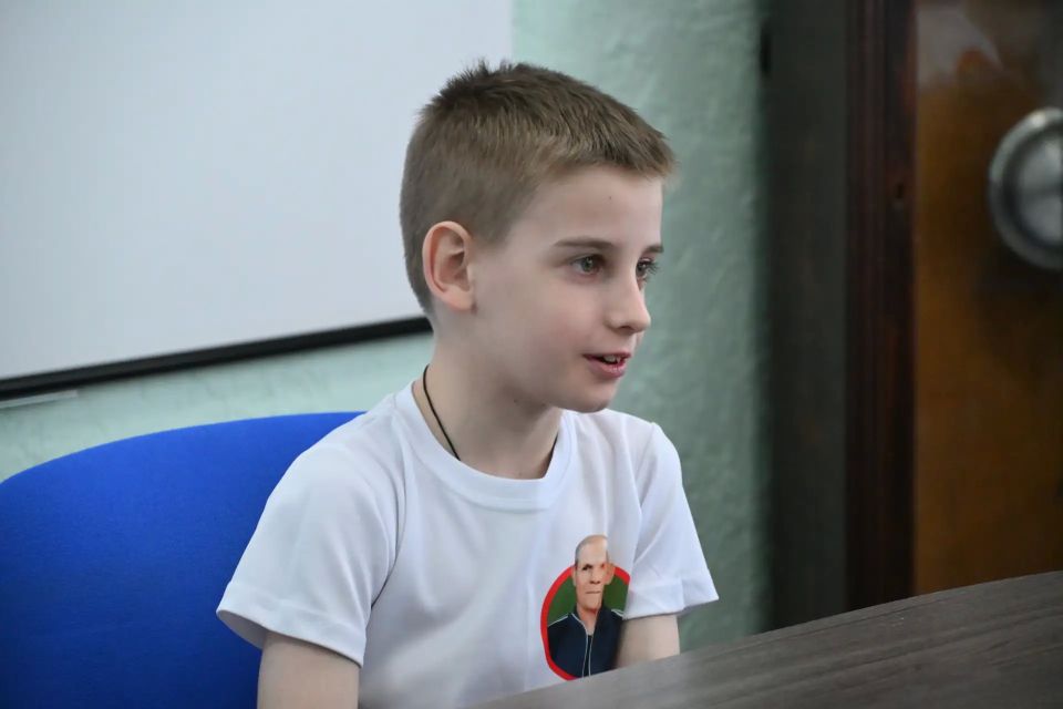 Гордость Брянки: встретился с юными борцами — призёрами турнира «Волжские дали» Гордость Брянки: встретился с юными борцами — призёрами турнира «Волжские дали»