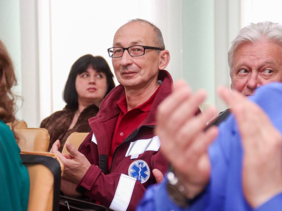 Молодогвардейцы посетили мероприятие, приуроченное ко Дню работника скорой медицинской помощи в Луганском республиканском центре экстренной медицинской помощи и медицины катастроф Молодогвардейцы посетили мероприятие, приуроченное ко Дню работника скорой медицинской помощи в Луганском республиканском центре экстренной медицинской помощи и медицины катастроф