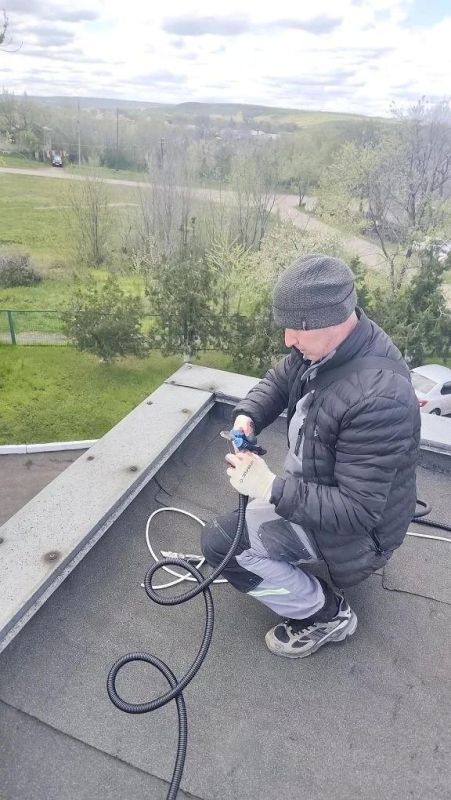 Специалисты из Удмуртии установили новое уличное освещение в детском саду «Улыбка» Специалисты из Удмуртии установили новое уличное освещение в детском саду «Улыбка»