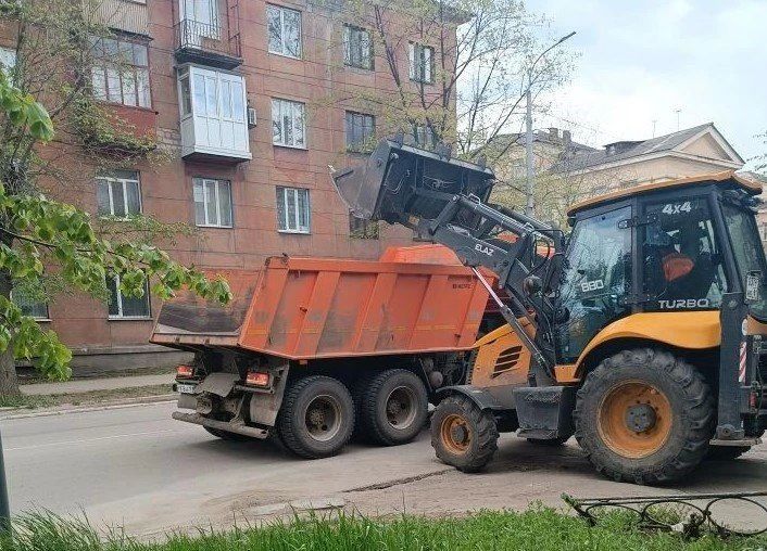 Коммунальными службами проведены работы на территории города Коммунальными службами проведены работы на территории города