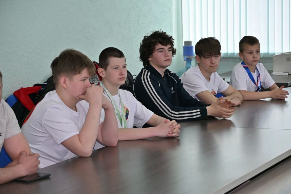 Гордость Брянки: встретился с юными борцами — призёрами турнира «Волжские дали» Гордость Брянки: встретился с юными борцами — призёрами турнира «Волжские дали»