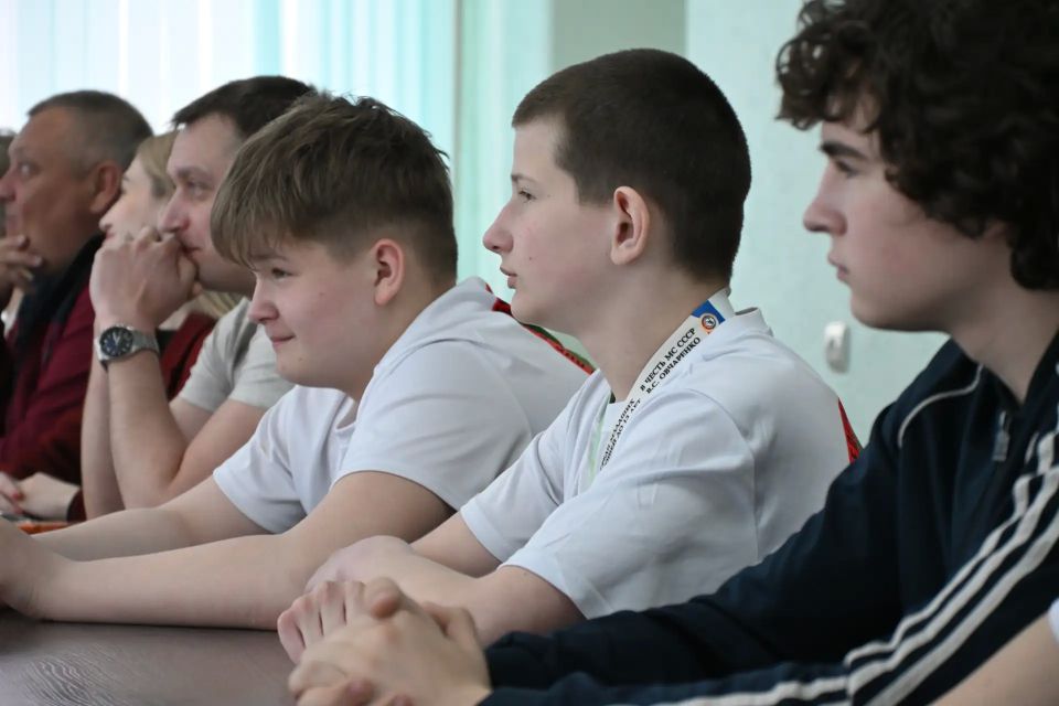 Гордость Брянки: встретился с юными борцами — призёрами турнира «Волжские дали» Гордость Брянки: встретился с юными борцами — призёрами турнира «Волжские дали»