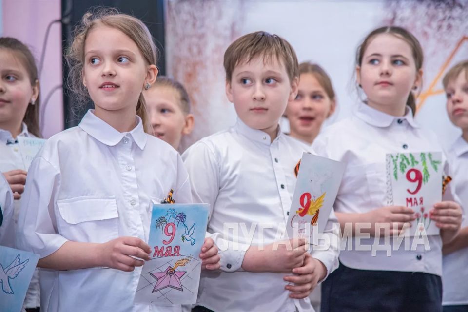 В Луганске слушатели Университета третьего возраста встретились со школьниками В Луганске слушатели Университета третьего возраста встретились со школьниками