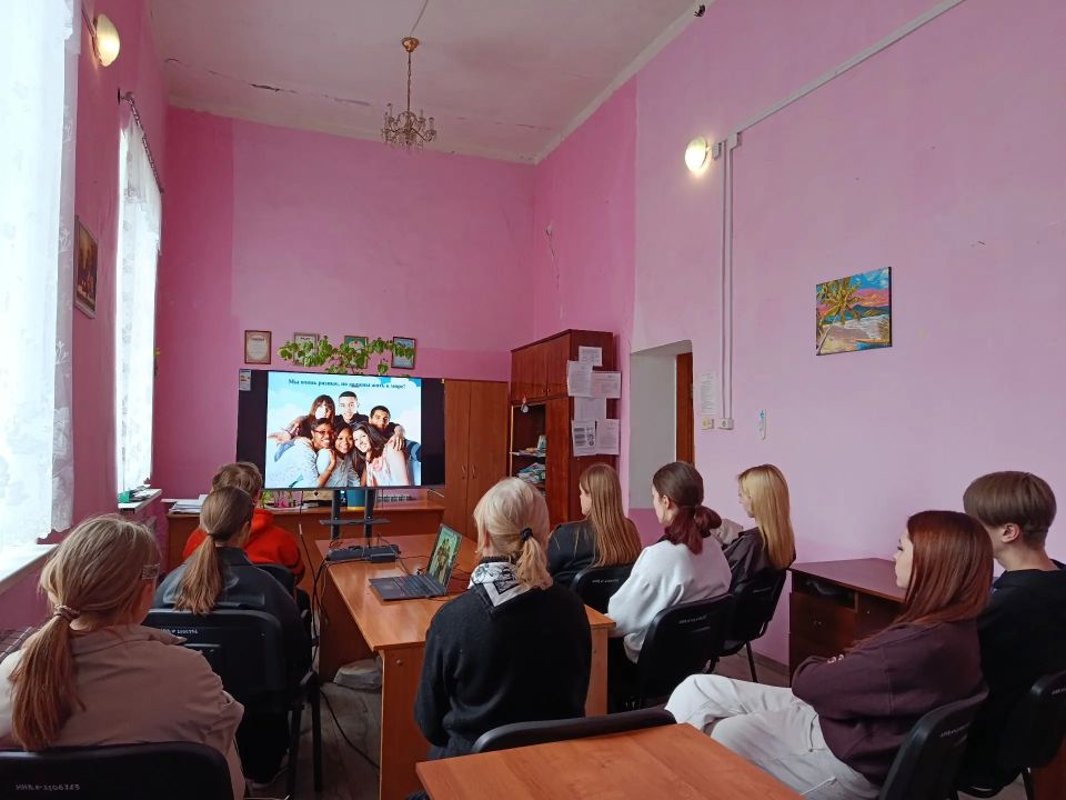 С целью патриотического воспитания и профилактики терроризма и экстремизма в молодежной среде в Центре досуга «Дзержинец», для членов клуба «Патриот» учащихся 9 класса Ровеньковской школы № 7 им. С.Ф. Пирогова, была... С целью патриотического воспитания и профилактики терроризма и экстремизма в молодежной среде в Центре досуга «Дзержинец», для членов клуба «Патриот» учащихся 9 класса Ровеньковской школы № 7 им. С.Ф. Пирогова, была...
