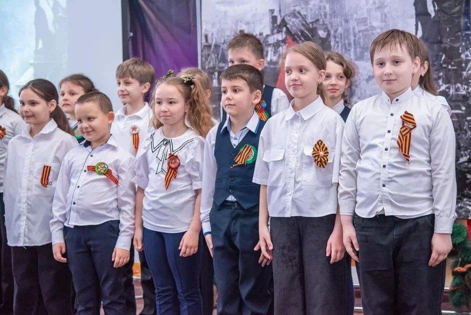 «Связь поколений»: в Луганской школе № 28 прошла встреча школьников и слушателей Университета третьего возраста «Связь поколений»: в Луганской школе № 28 прошла встреча школьников и слушателей Университета третьего возраста