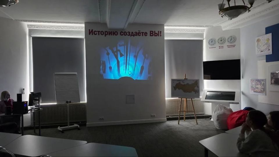 В Лутугинском районном доме культуры прошёл час памяти «Чёрная боль, чёрная быль» В Лутугинском районном доме культуры прошёл час памяти «Чёрная боль, чёрная быль»