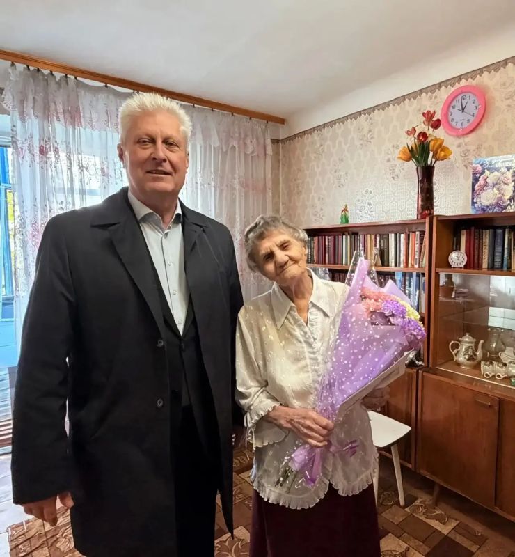 От всей души поздравил нашу уважаемую землячку, Дину Степановну Телепову, со знаменательной и светлой датой — 100-летним юбилеем! От всей души поздравил нашу уважаемую землячку, Дину Степановну Телепову, со знаменательной и светлой датой — 100-летним юбилеем!