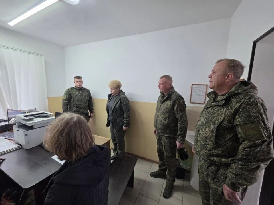 Ольга Бас: В рамках региональной недели, выполняя поручение Совета Федерации, я провела инспекцию ряда военных комиссариатов Луганской Народной Республики Ольга Бас: В рамках региональной недели, выполняя поручение Совета Федерации, я провела инспекцию ряда военных комиссариатов Луганской Народной Республики