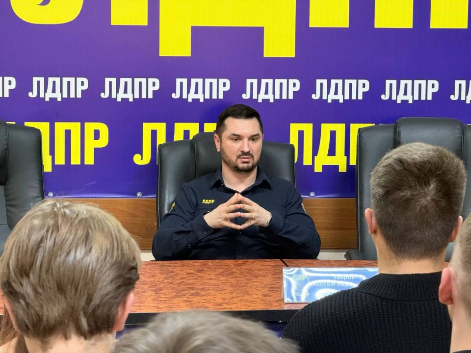 Максим Уваров: «Молодежь – двигатель перемен!» Максим Уваров: «Молодежь – двигатель перемен!»