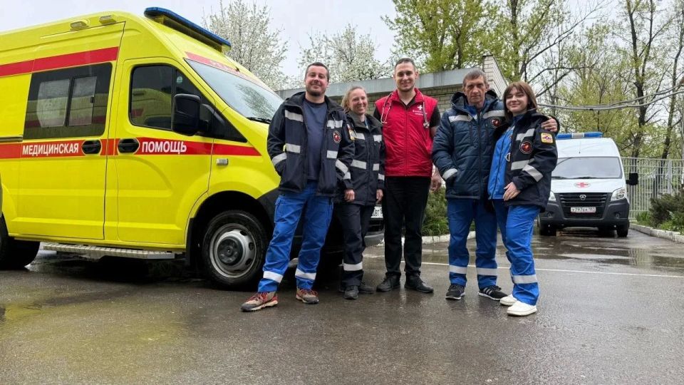 Дорогие коллеги! С праздником – Днём работника скорой медицинской помощи! Дорогие коллеги! С праздником – Днём работника скорой медицинской помощи!