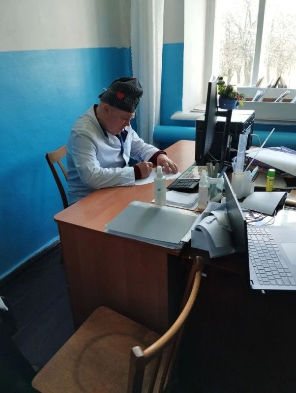 Специалисты Ровеньковской городской поликлиники активно продолжают выездные осмотры ветеранов Специалисты Ровеньковской городской поликлиники активно продолжают выездные осмотры ветеранов