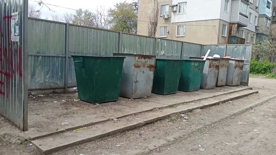 Работы по благоустройству и уборке городских территорий продолжаются Работы по благоустройству и уборке городских территорий продолжаются