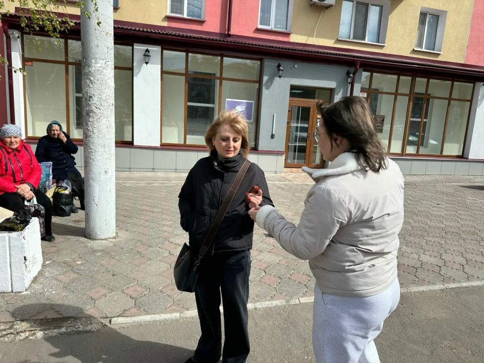Молодежь Перевальска приняла участие во Всероссийской ежегодной акции "Георгиевская лента" Молодежь Перевальска приняла участие во Всероссийской ежегодной акции "Георгиевская лента"