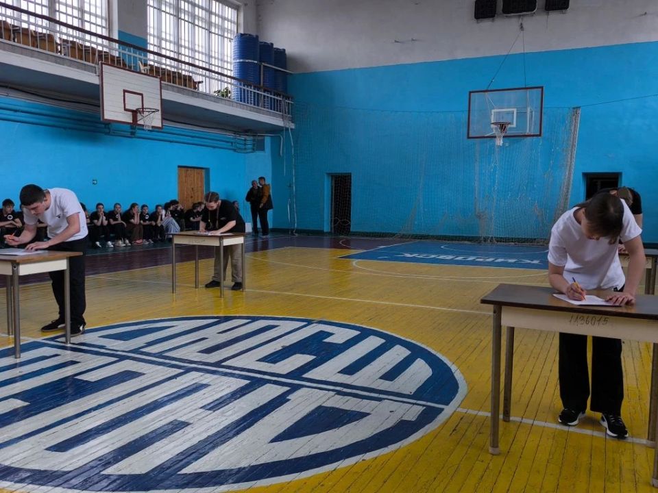 В стенах Кировской спортивной школы развернулись настоящие баталии – здесь состоялся муниципальный этап военно-патриотической игры «Зарница 2.0». Проект инициирован «Движением Первых» В стенах Кировской спортивной школы развернулись настоящие баталии – здесь состоялся муниципальный этап военно-патриотической игры «Зарница 2.0». Проект инициирован «Движением Первых»