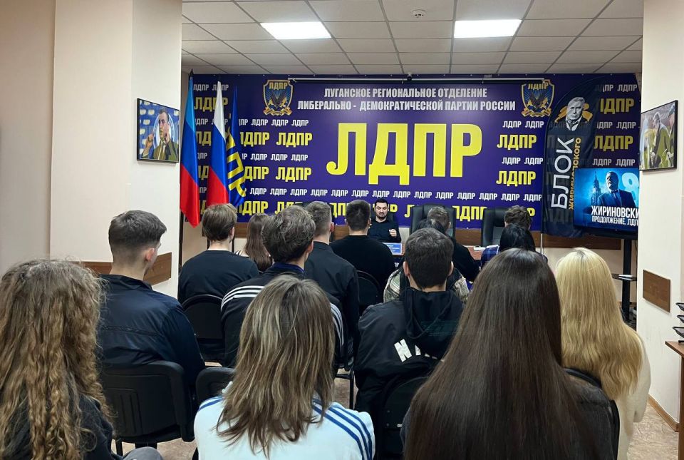 Максим Уваров: «Молодежь – двигатель перемен!» Максим Уваров: «Молодежь – двигатель перемен!»