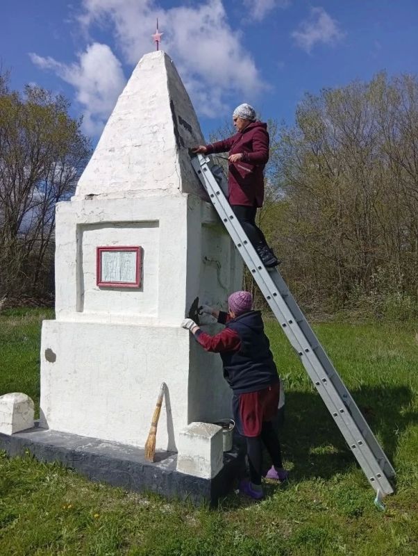 Забота о памяти: в селах Павловка и Заводянка благоустроили места воинской славы Забота о памяти: в селах Павловка и Заводянка благоустроили места воинской славы