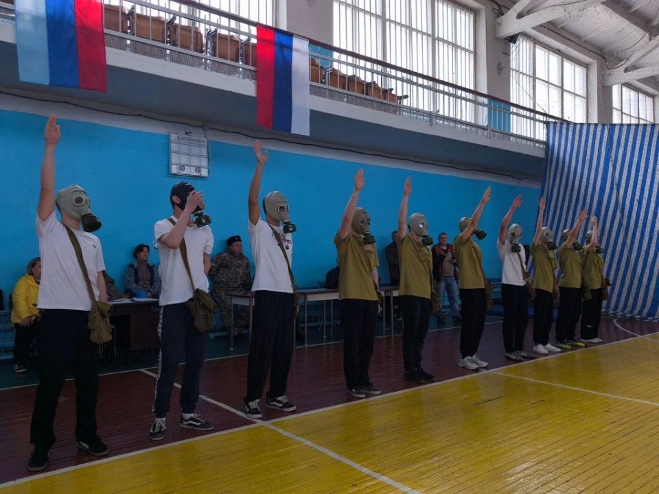 В стенах Кировской спортивной школы развернулись настоящие баталии – здесь состоялся муниципальный этап военно-патриотической игры «Зарница 2.0». Проект инициирован «Движением Первых» В стенах Кировской спортивной школы развернулись настоящие баталии – здесь состоялся муниципальный этап военно-патриотической игры «Зарница 2.0». Проект инициирован «Движением Первых»
