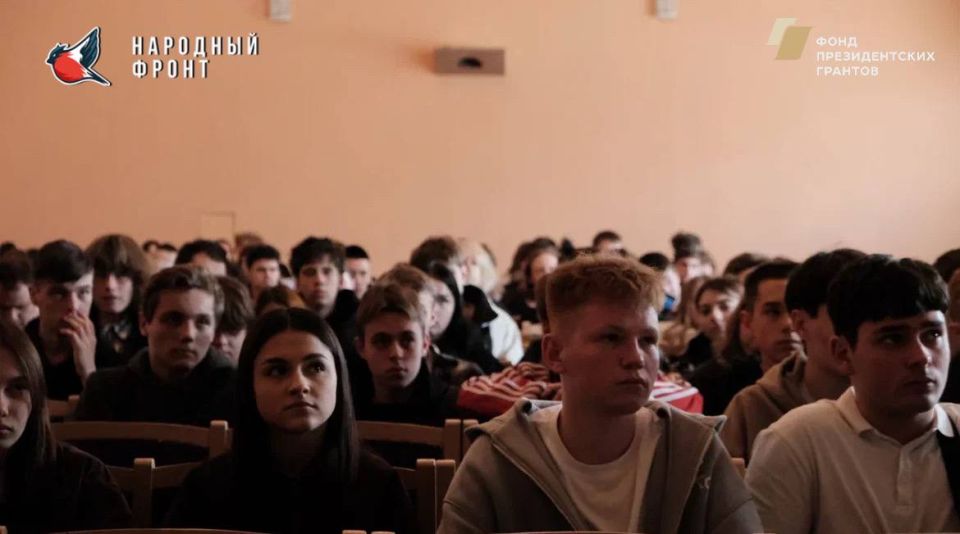 Молодёжка НФ провела агитацию в Колледже ФБГОУ ВО «ЛГУ им. В. Даля»! Молодёжка НФ провела агитацию в Колледже ФБГОУ ВО «ЛГУ им. В. Даля»!