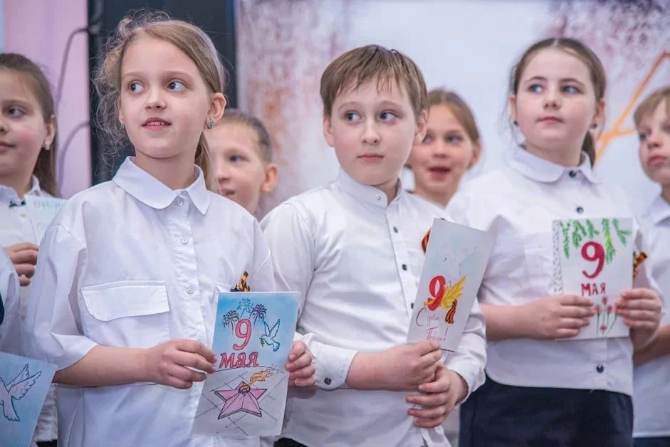 «Связь поколений»: в Луганской школе № 28 прошла встреча школьников и слушателей Университета третьего возраста «Связь поколений»: в Луганской школе № 28 прошла встреча школьников и слушателей Университета третьего возраста