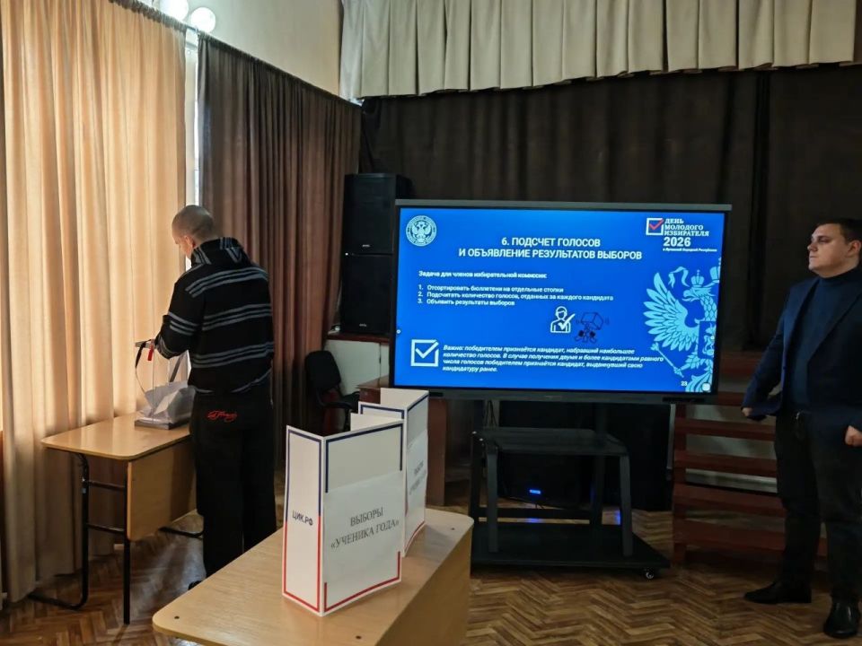 В Петровской школе Станично-Луганского района прошли лекция и деловая игра ко Дню молодого избирателя В Петровской школе Станично-Луганского района прошли лекция и деловая игра ко Дню молодого избирателя