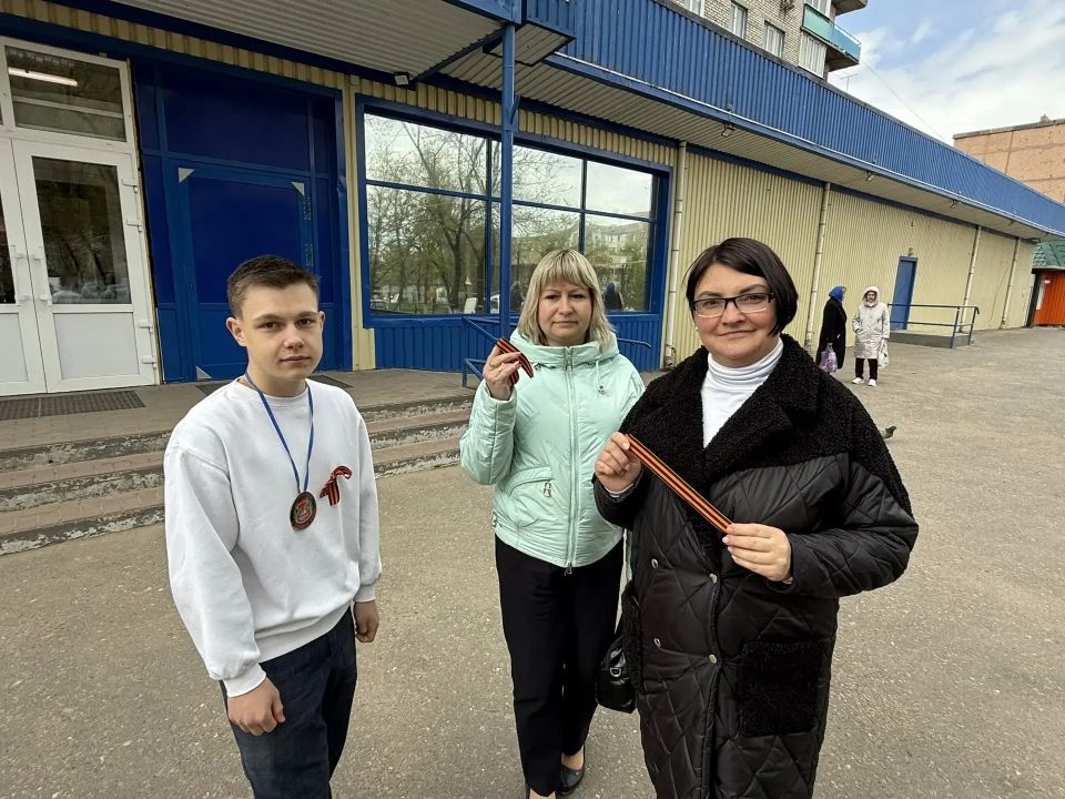 ВОЛОНТЁРСКИЙ ОТРЯД «СЕРДЦЕ ДАНКО» ГБОУ ЛНР «БРЯНКОВСКОЙ СРЕДНЕЙ ШКОЛЫ №9» АКТИВНО ВКЛЮЧИЛСЯ В ПРОВЕДЕНИЕ МЕЖДУНАРОДНОЙ АКЦИИ «ГЕОРГИЕВСКАЯ ЛЕНТА» ВОЛОНТЁРСКИЙ ОТРЯД «СЕРДЦЕ ДАНКО» ГБОУ ЛНР «БРЯНКОВСКОЙ СРЕДНЕЙ ШКОЛЫ №9» АКТИВНО ВКЛЮЧИЛСЯ В ПРОВЕДЕНИЕ МЕЖДУНАРОДНОЙ АКЦИИ «ГЕОРГИЕВСКАЯ ЛЕНТА»