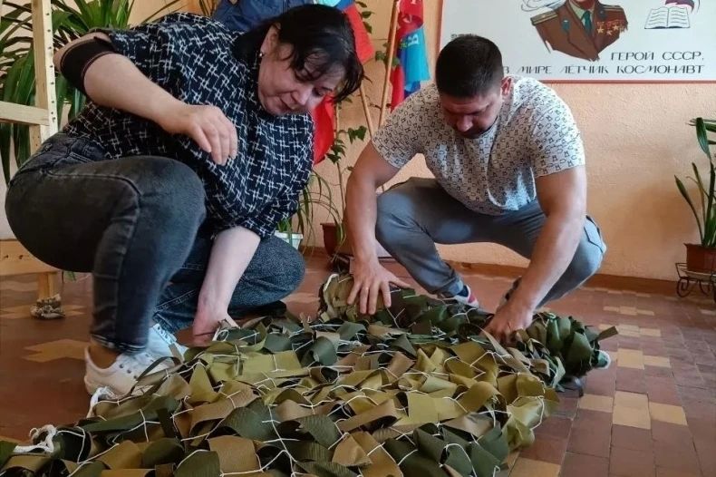 Руки, плетущие надежду. В суровых реалиях специальной военной операции (СВО) каждый вклад, каждая помощь имеет огромное значение Руки, плетущие надежду. В суровых реалиях специальной военной операции (СВО) каждый вклад, каждая помощь имеет огромное значение
