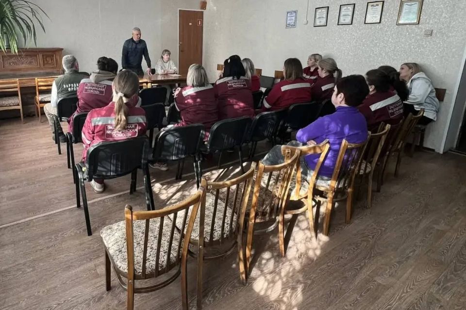 Спасибо за пульс жизни: красноярские коллеги поздравили наших сотрудников скорой с профессиональным праздником Спасибо за пульс жизни: красноярские коллеги поздравили наших сотрудников скорой с профессиональным праздником