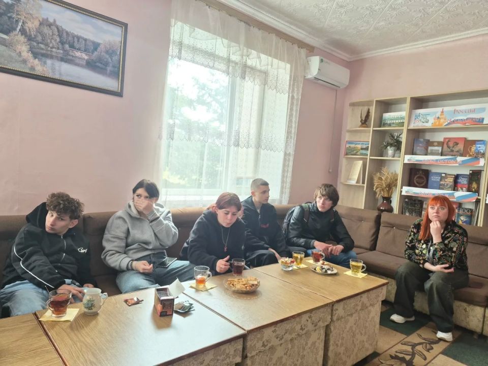 В Лутугинской библиотеке прошло мероприятие ко Дню коренных малочисленных народов России В Лутугинской библиотеке прошло мероприятие ко Дню коренных малочисленных народов России