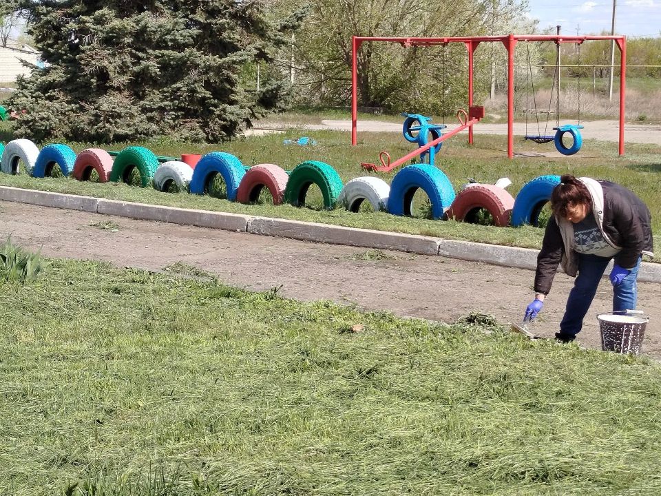 "Чистая Республика"! 29.04.2026 Нижнеольховский отдел жизнеобеспечения совместно с работниками филиал ДК, филиал библиотека, амбулатория провели покос травы на газонах, побелку деревьев, бордюров, уборку мусора на площади... "Чистая Республика"! 29.04.2026 Нижнеольховский отдел жизнеобеспечения совместно с работниками филиал ДК, филиал библиотека, амбулатория провели покос травы на газонах, побелку деревьев, бордюров, уборку мусора на площади...