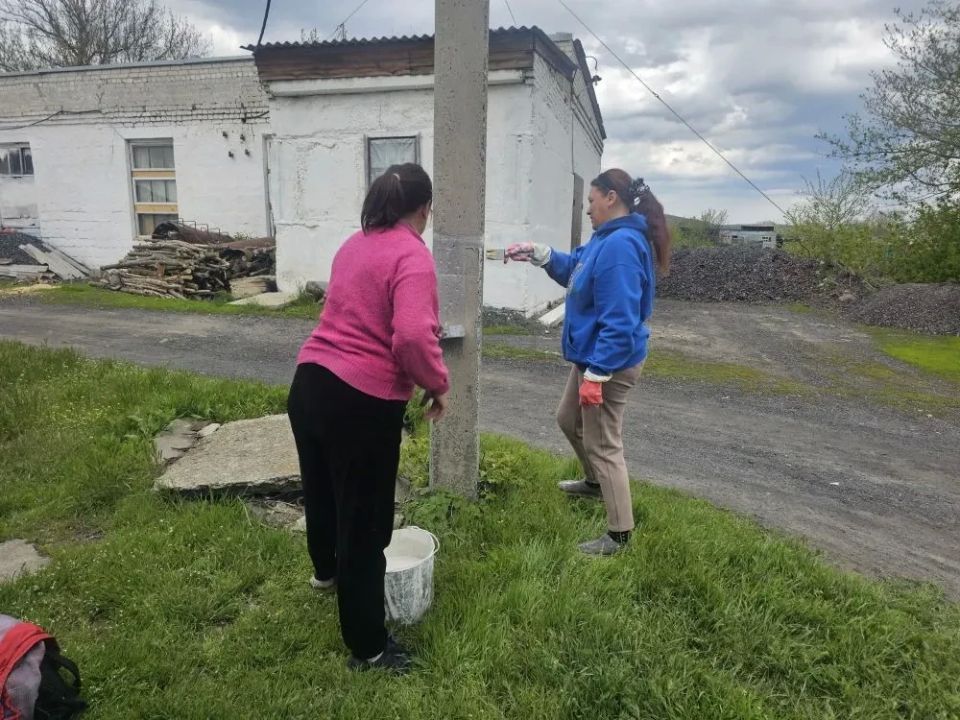 В пгт Нагольно Тарасовка ведутся работы по благоустройству В пгт Нагольно Тарасовка ведутся работы по благоустройству