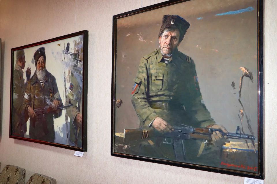 В Стахановском музее открылась выставка «Образ защитника Отечества» В Стахановском музее открылась выставка «Образ защитника Отечества»