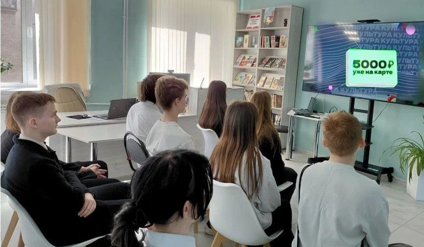В центральной библиотеке им. Г. Сковороды прошла ознакомительная акция, посвящённая программе «Пушкинская карта» В центральной библиотеке им. Г. Сковороды прошла ознакомительная акция, посвящённая программе «Пушкинская карта»